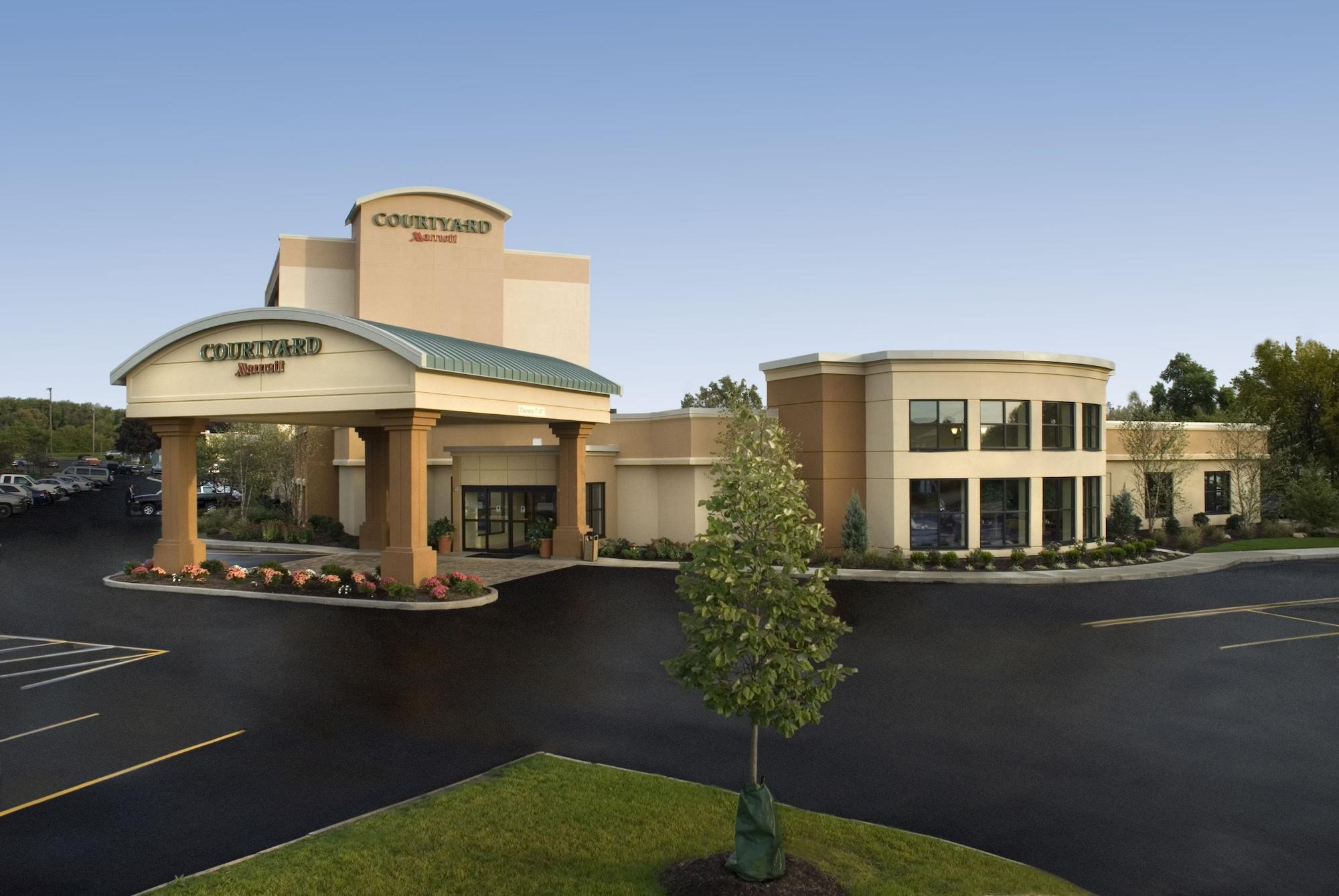 Vista Exterior Courtyard by Marriott Canton