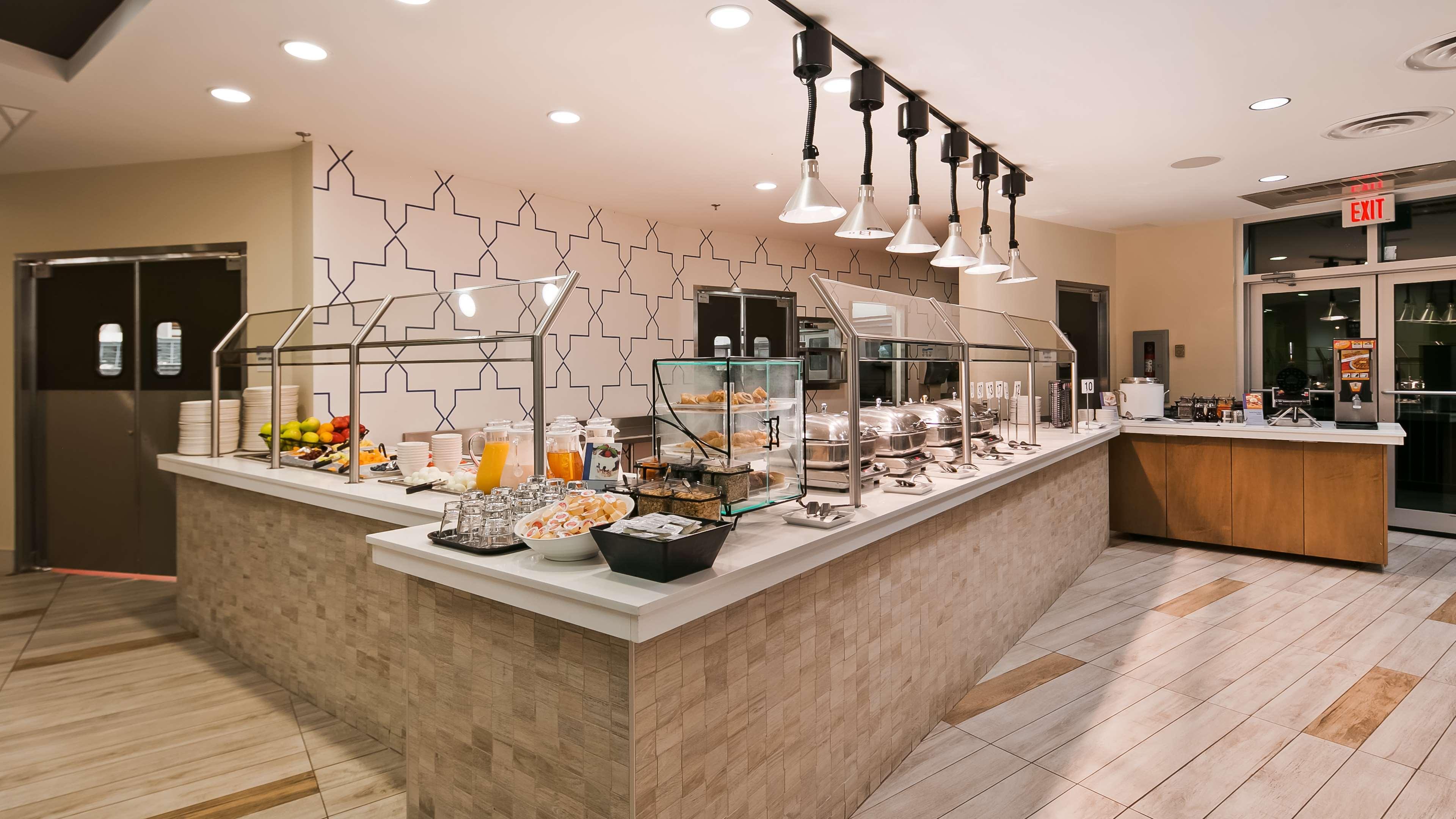 Restaurant Best Western Plus Sawridge Suites