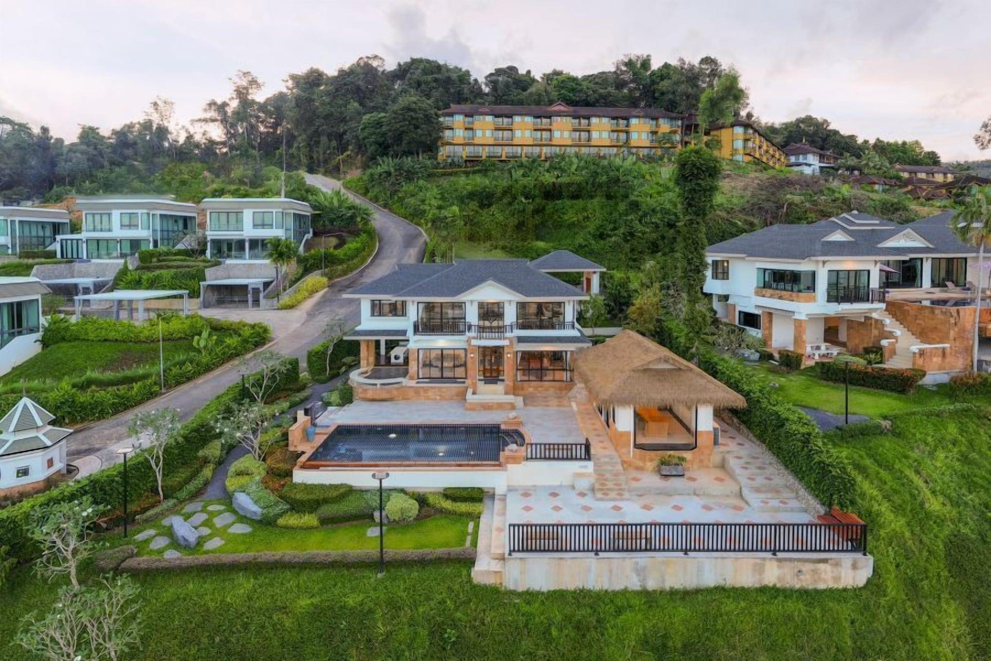 Varios Golden Horizon Villa