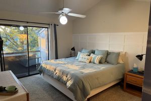 Alquiler Vacacional - Feel right at home in this family-sized new listing at the 1MM on the Lake!