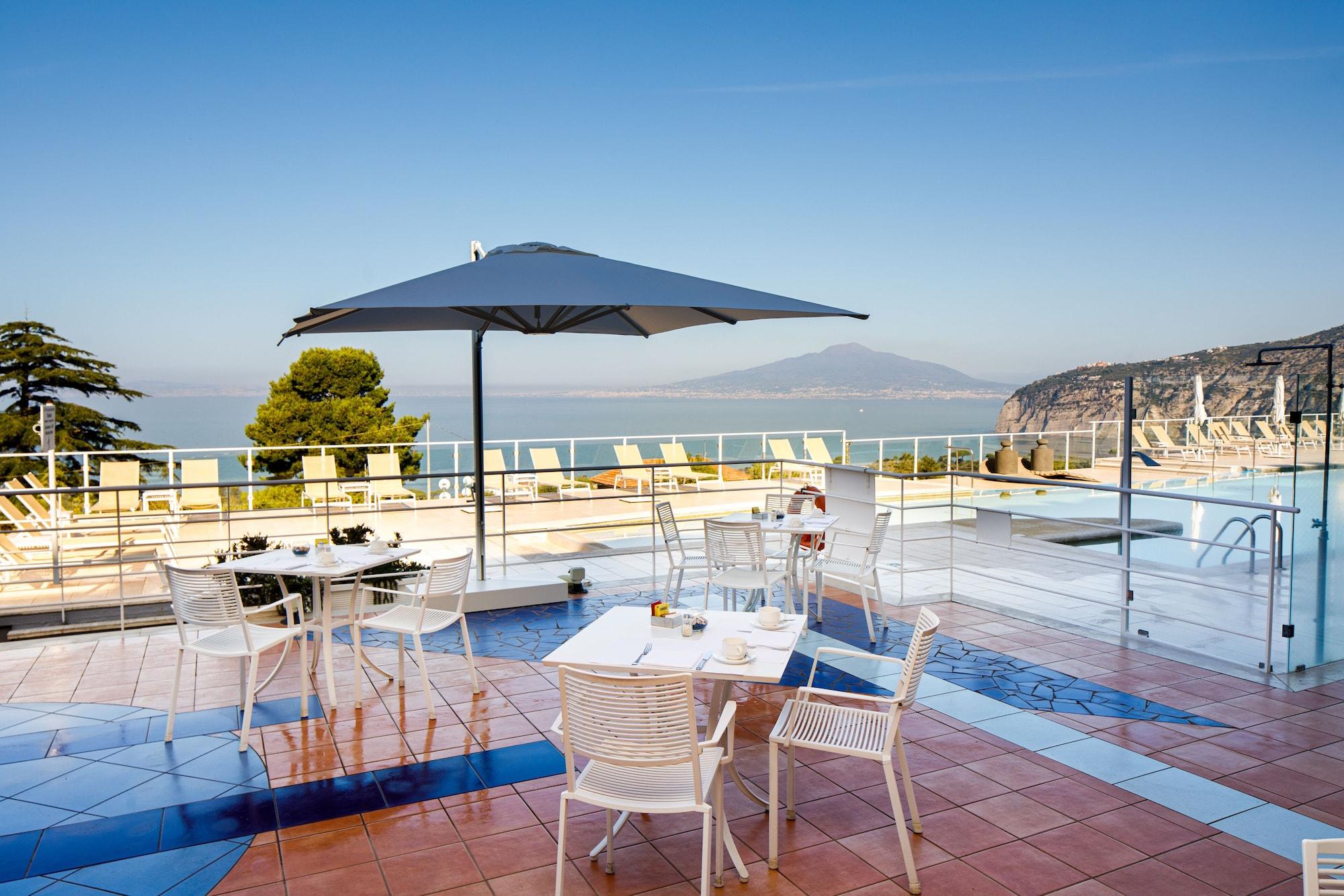 Vista Exterior Art Hotel Gran Paradiso