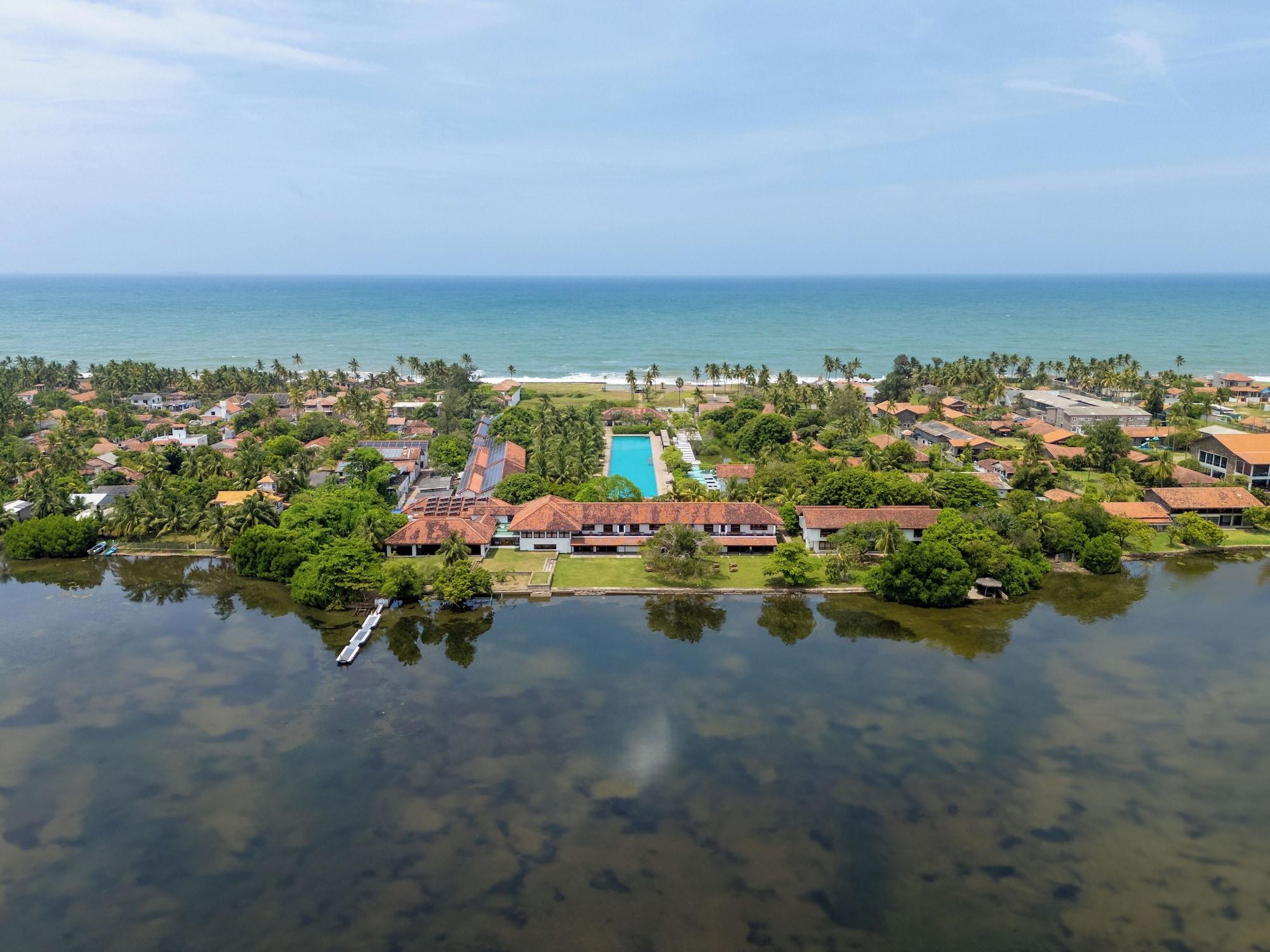 Vista Exterior Jetwing Lagoon Wellness, A Luxury Reserve - Adults Only