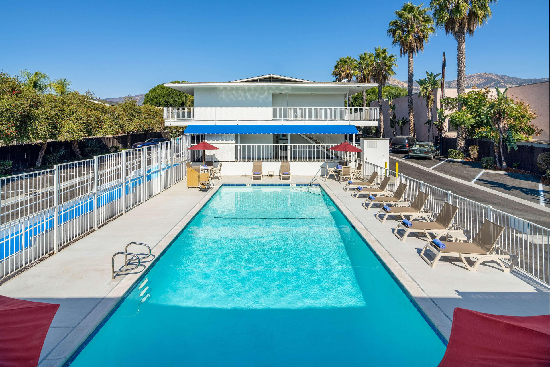 Vista Piscina Motel 6 Santa Barbara, CA - State Street