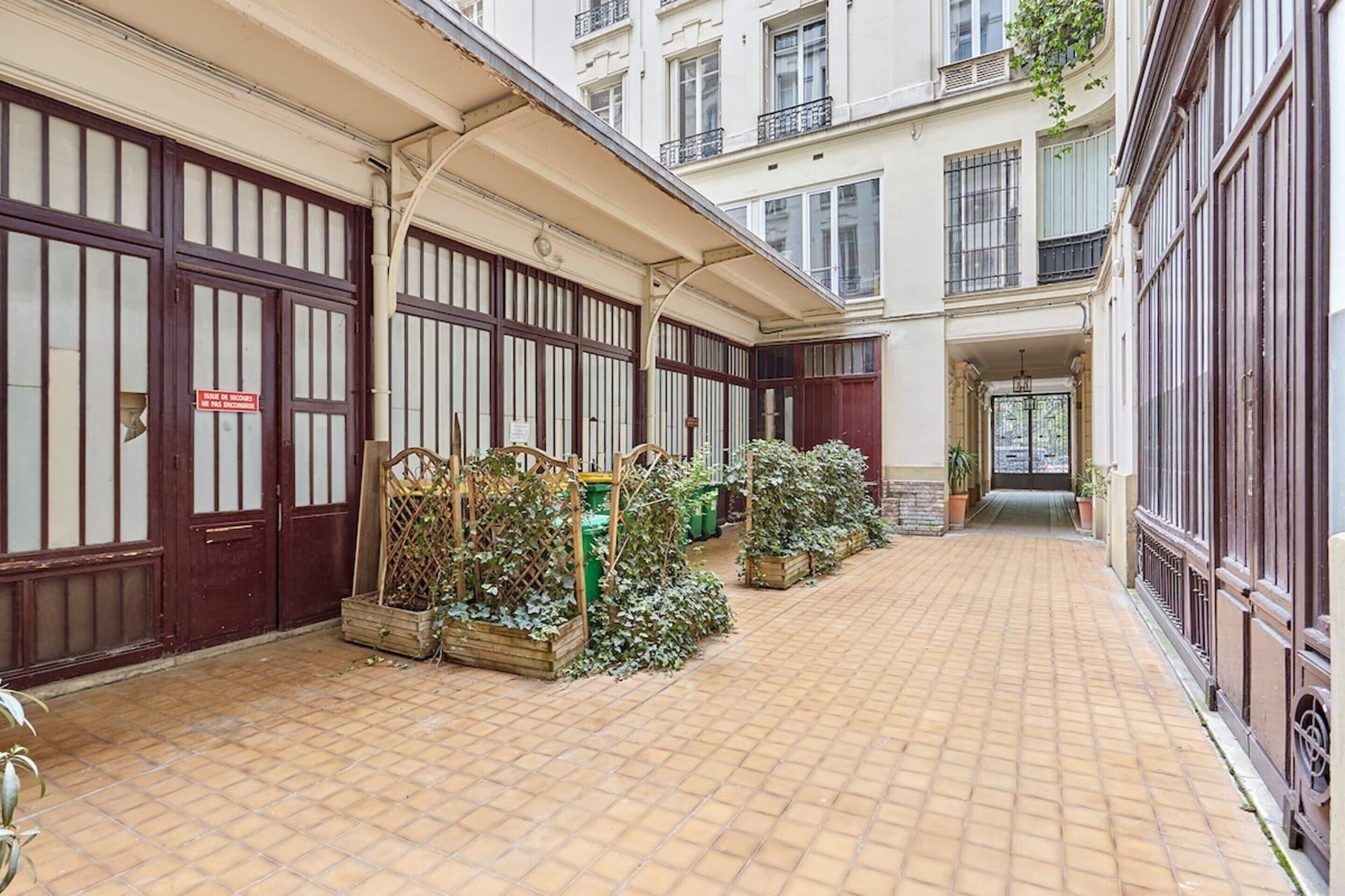 Vista Exterior Sublime 3 Bedrooms Apartment Center of Paris