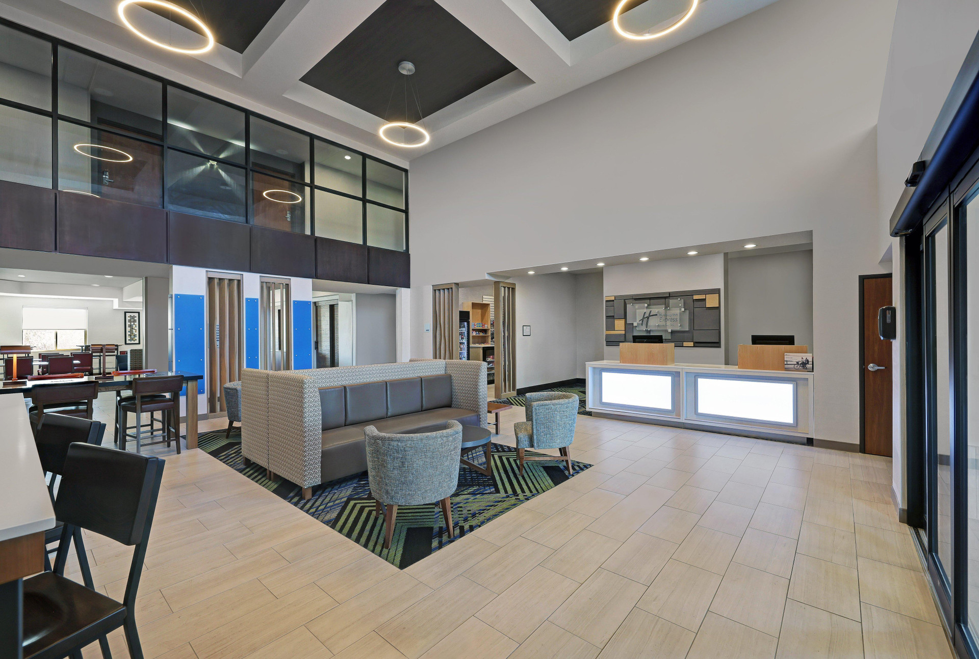 Vista Lobby Holiday Inn Express Hotel & Suites NEWPORT by IHG