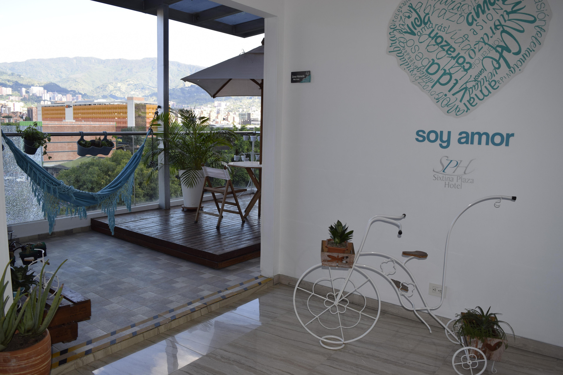 Vista Exterior Hotel Sixtina Plaza Medellin