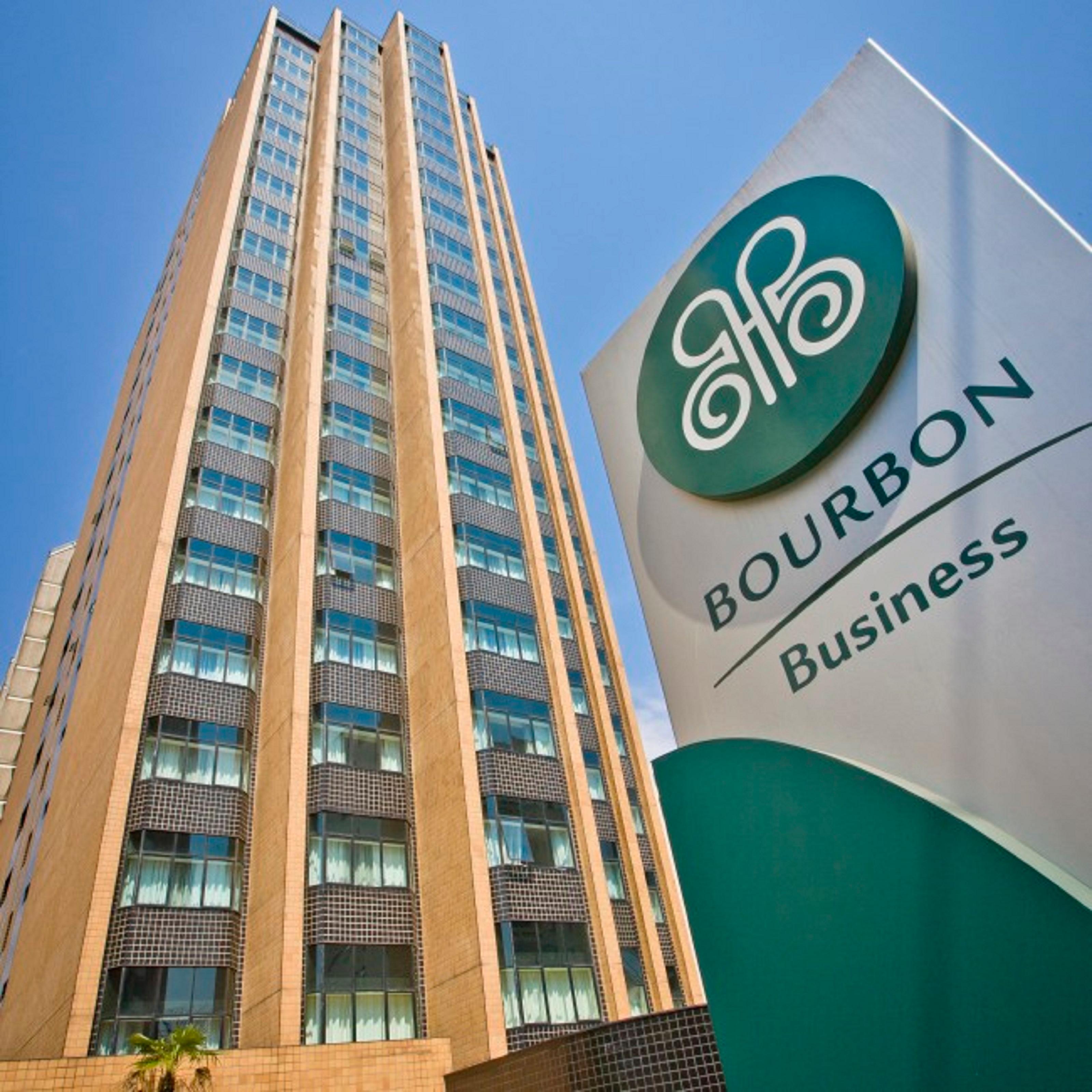 Vista da fachada Bourbon Alphaville Hotel (Business)