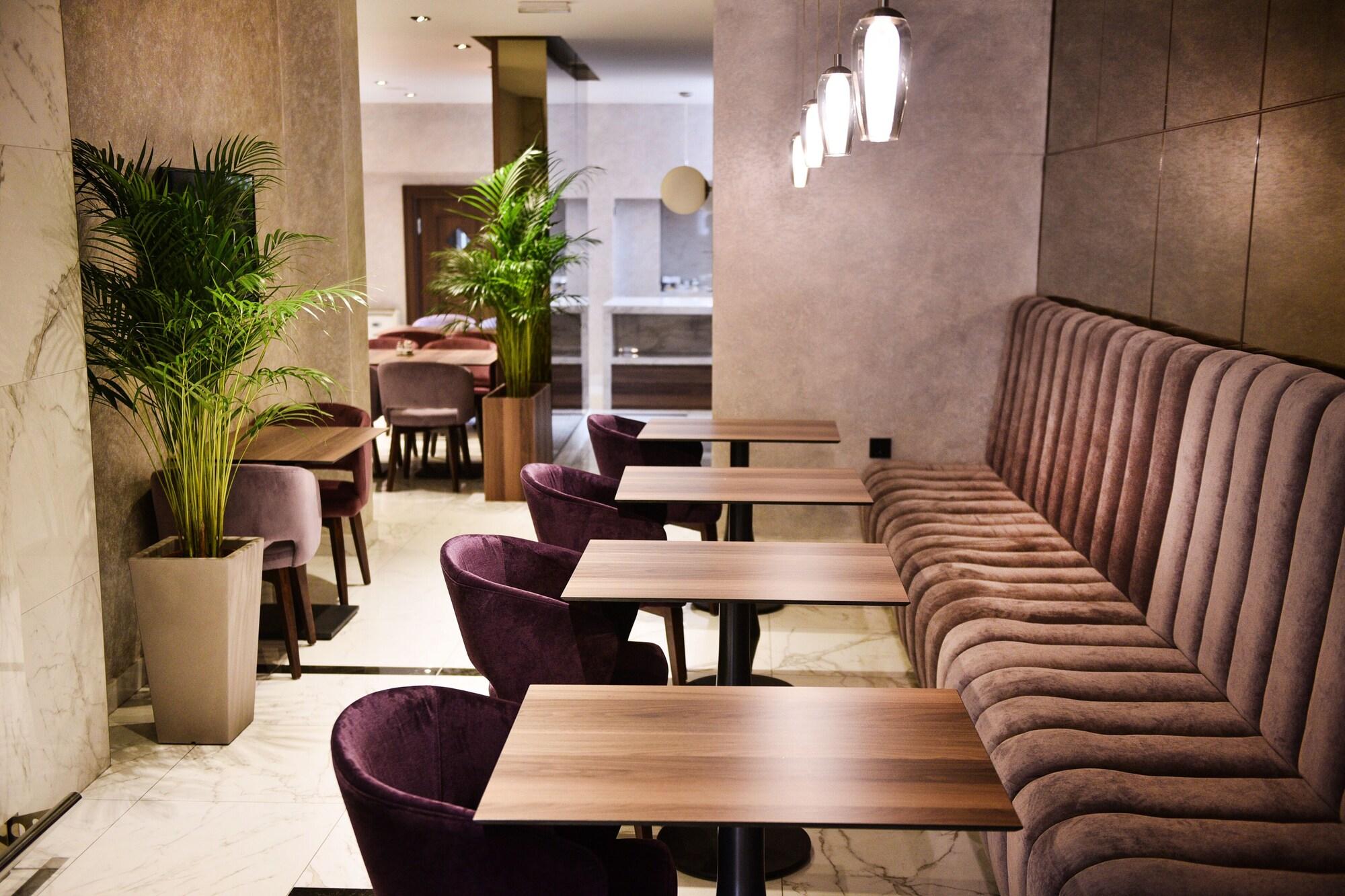 Bar/Salón Hotel Ideja