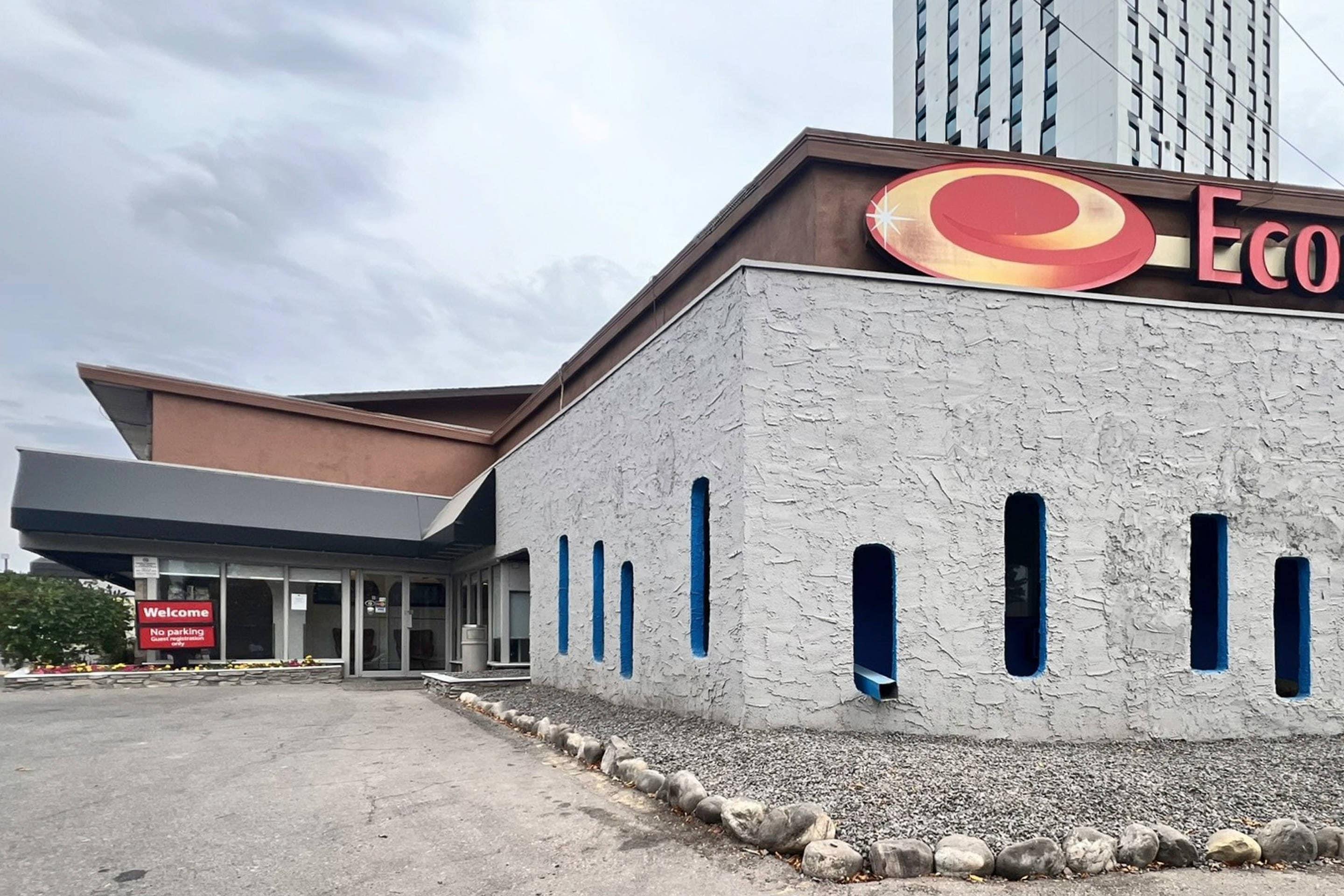 Vista Exterior Econo Lodge Motel Village