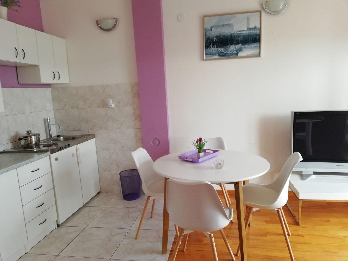 Restaurant Room in Apartment - Villa Puljic
