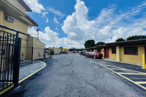 Alojamiento - Royal Palms Motel & RV Park