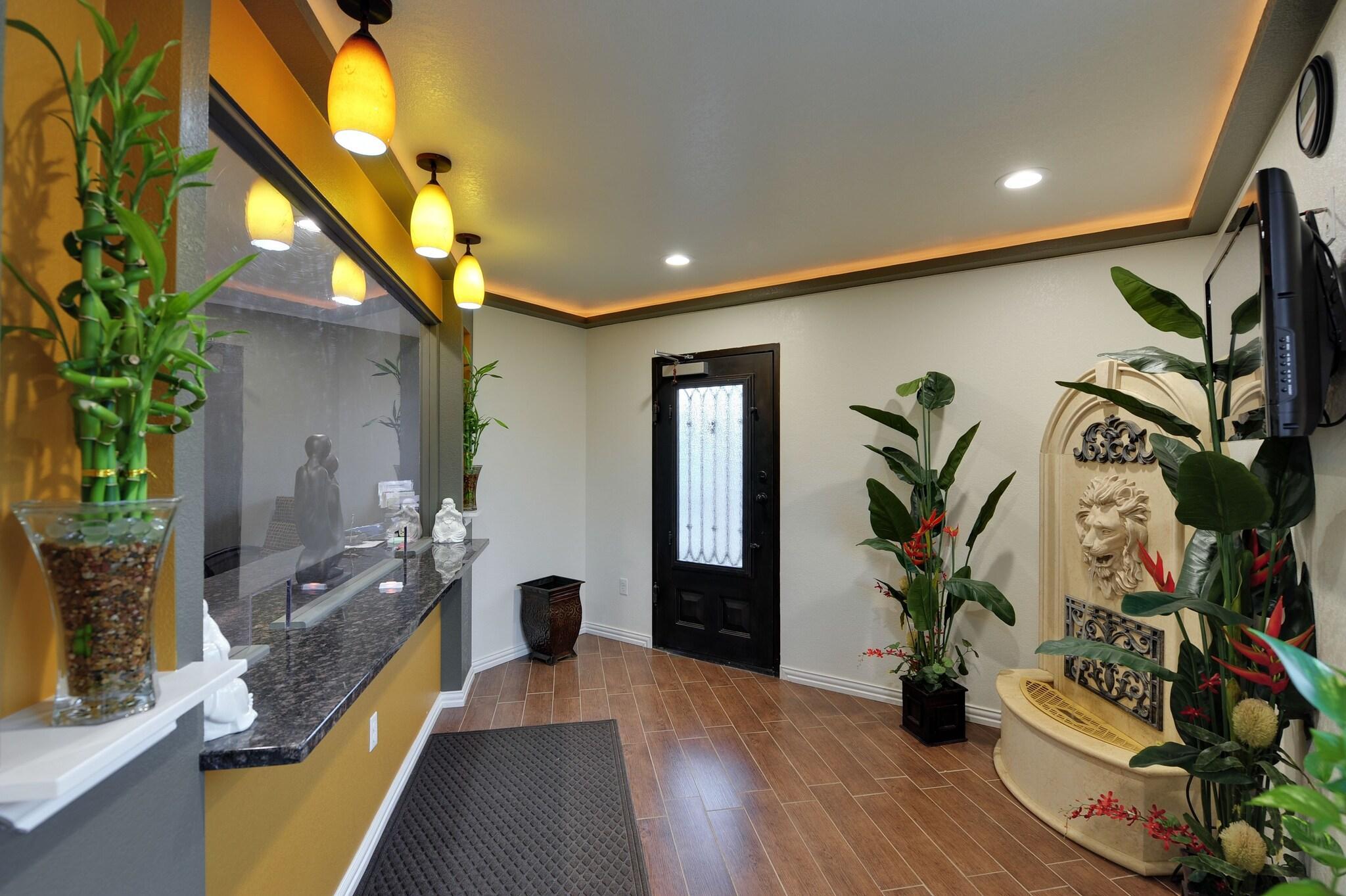 Vista Lobby Romantic Inn & Suites