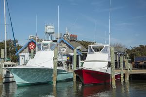 Alojamiento - The Anchorage Inn and Marina