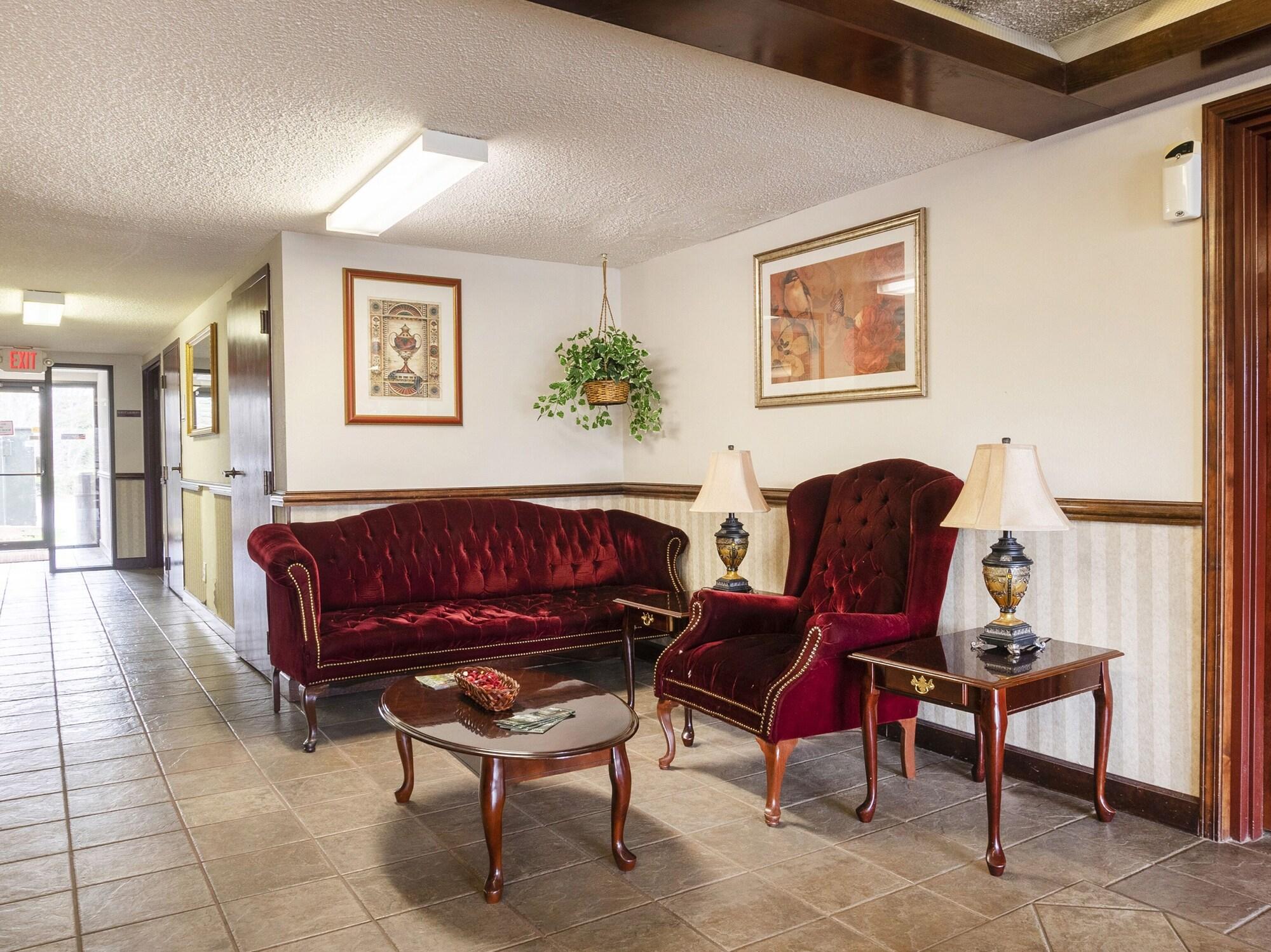 Vista Lobby Days Inn by Wyndham Adairsville