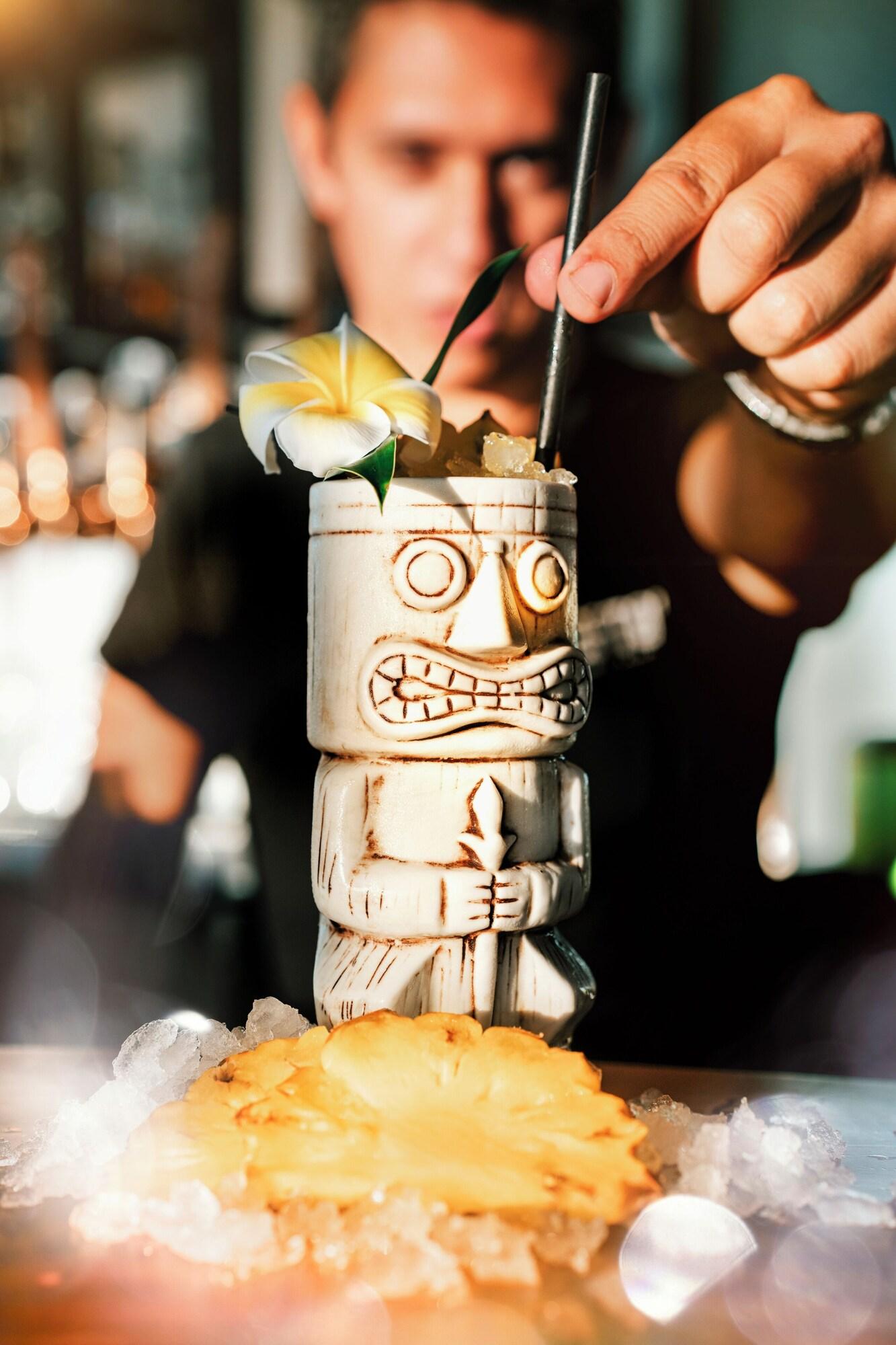 Bar/Salón Polynesian Cabins by Kon Tiki