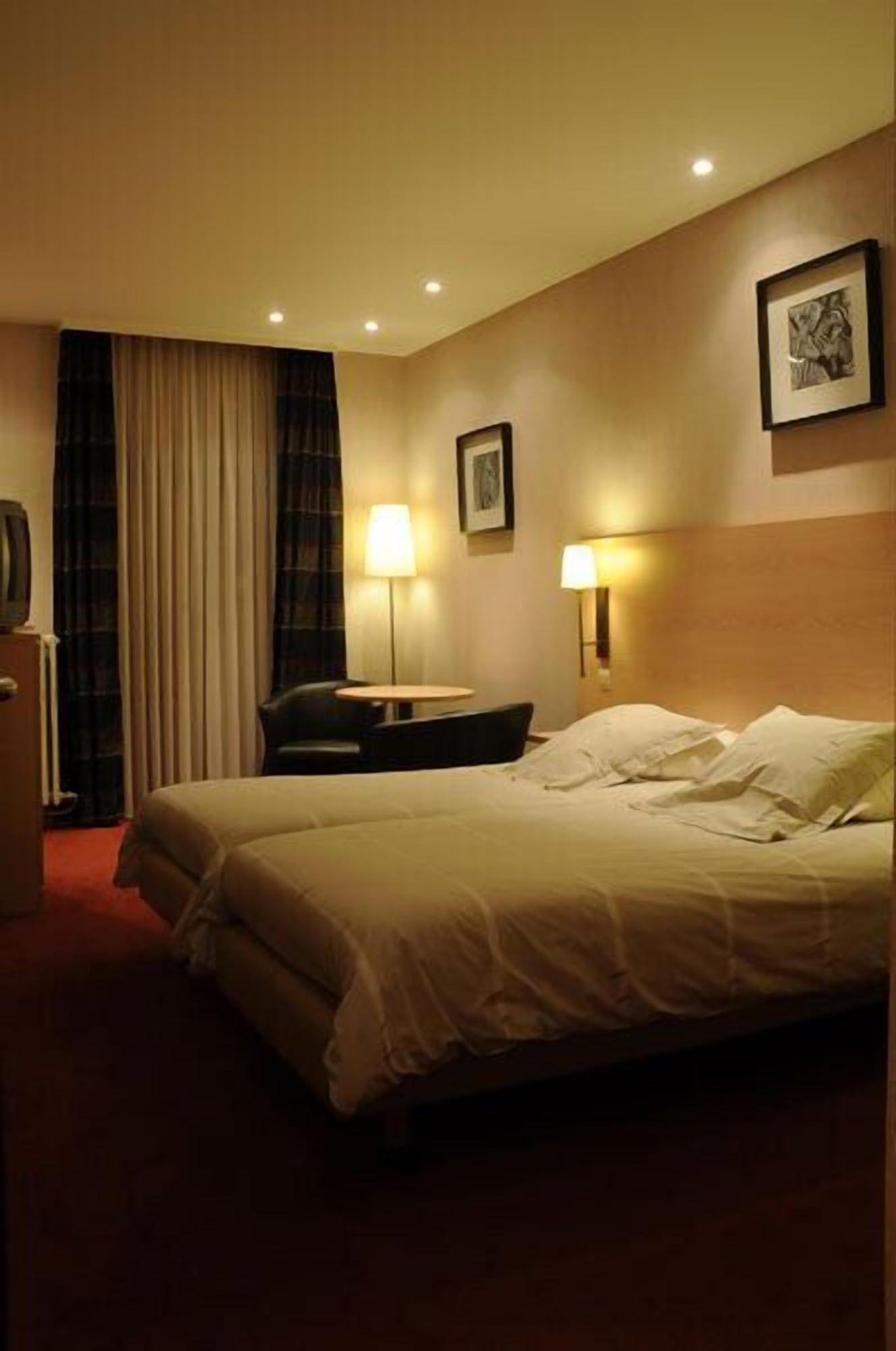 Varios Escapade Hotel