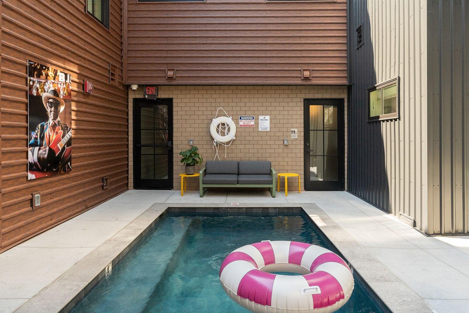 Vista Piscina The Miss Lou