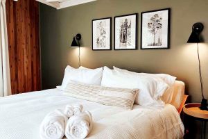 Alquiler Vacacional - THE Treehouse, Panoramic Views, Coffee Bar, KING Bed