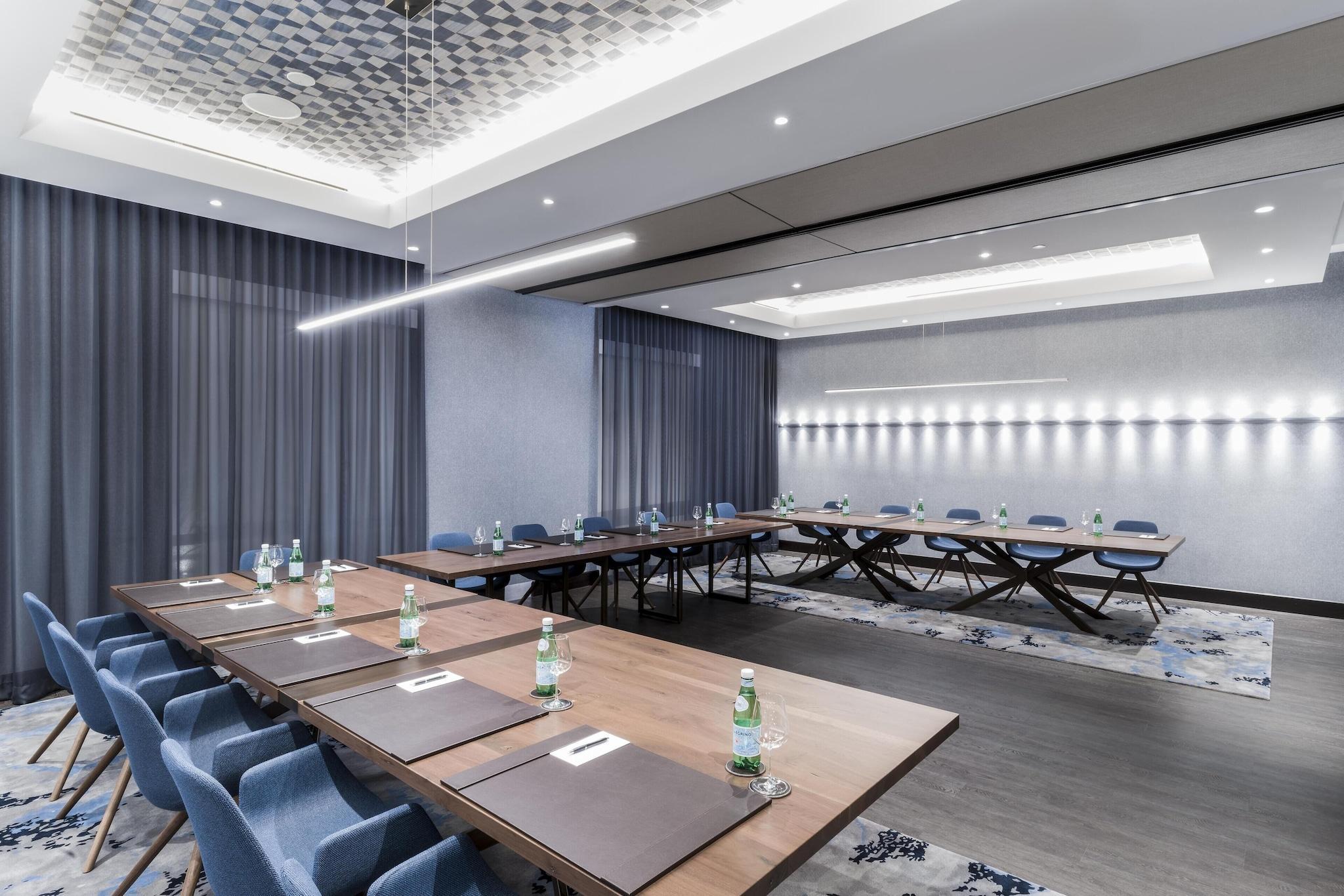Centro de Negocios Innovation Hotel
