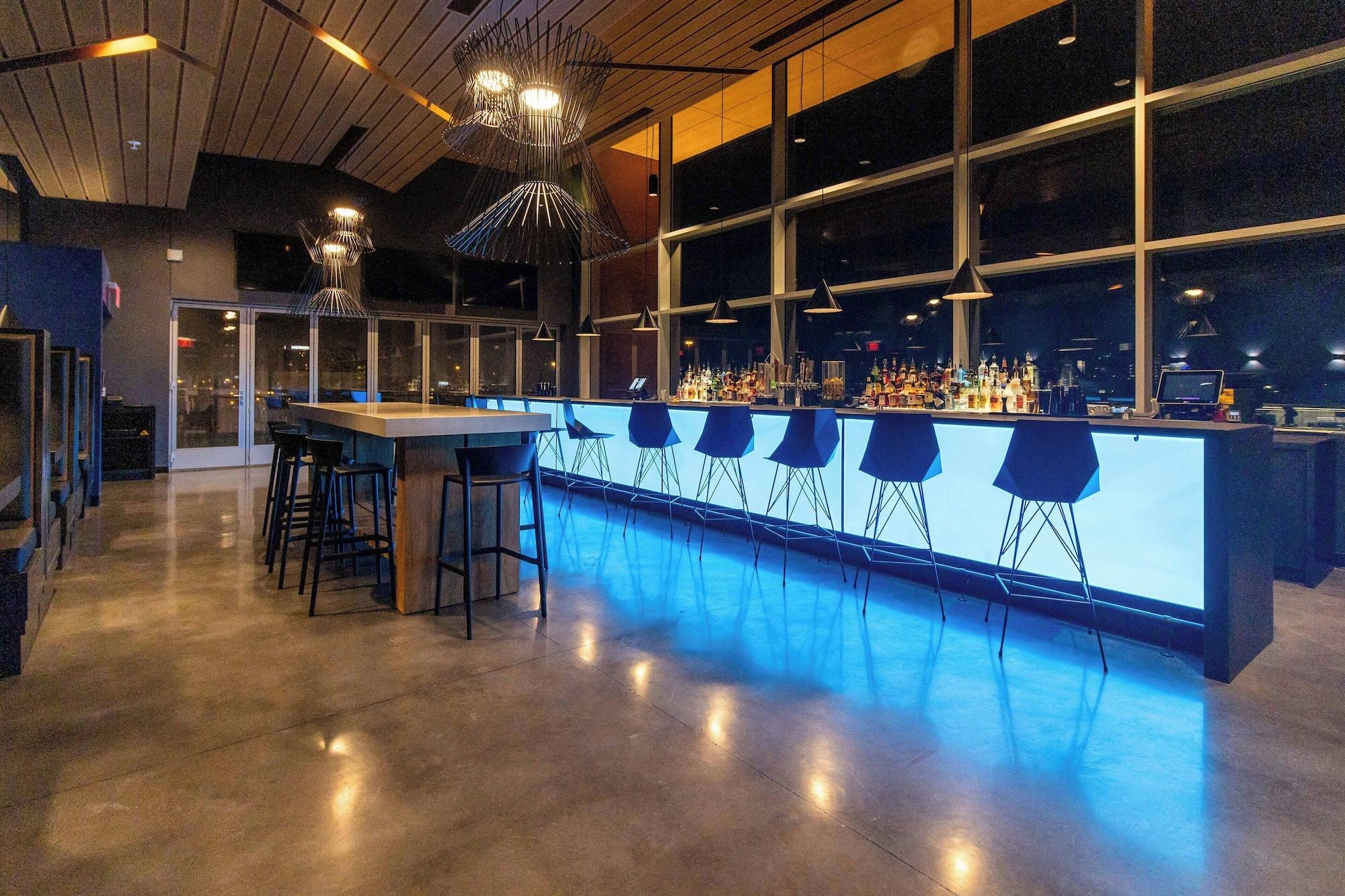 Restaurant Element St. Louis Midtown
