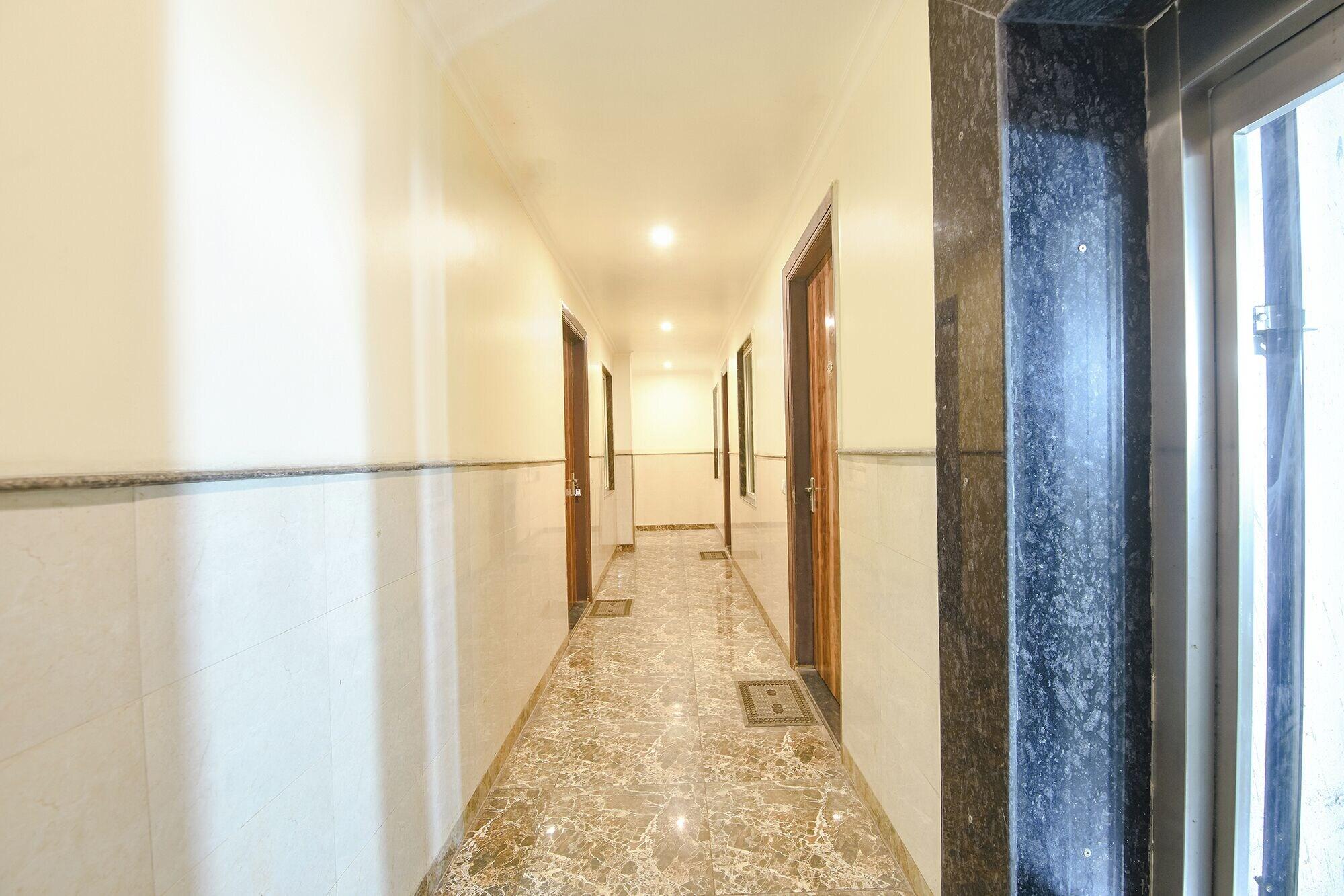 Vista Lobby Fabhotel Dev Residency