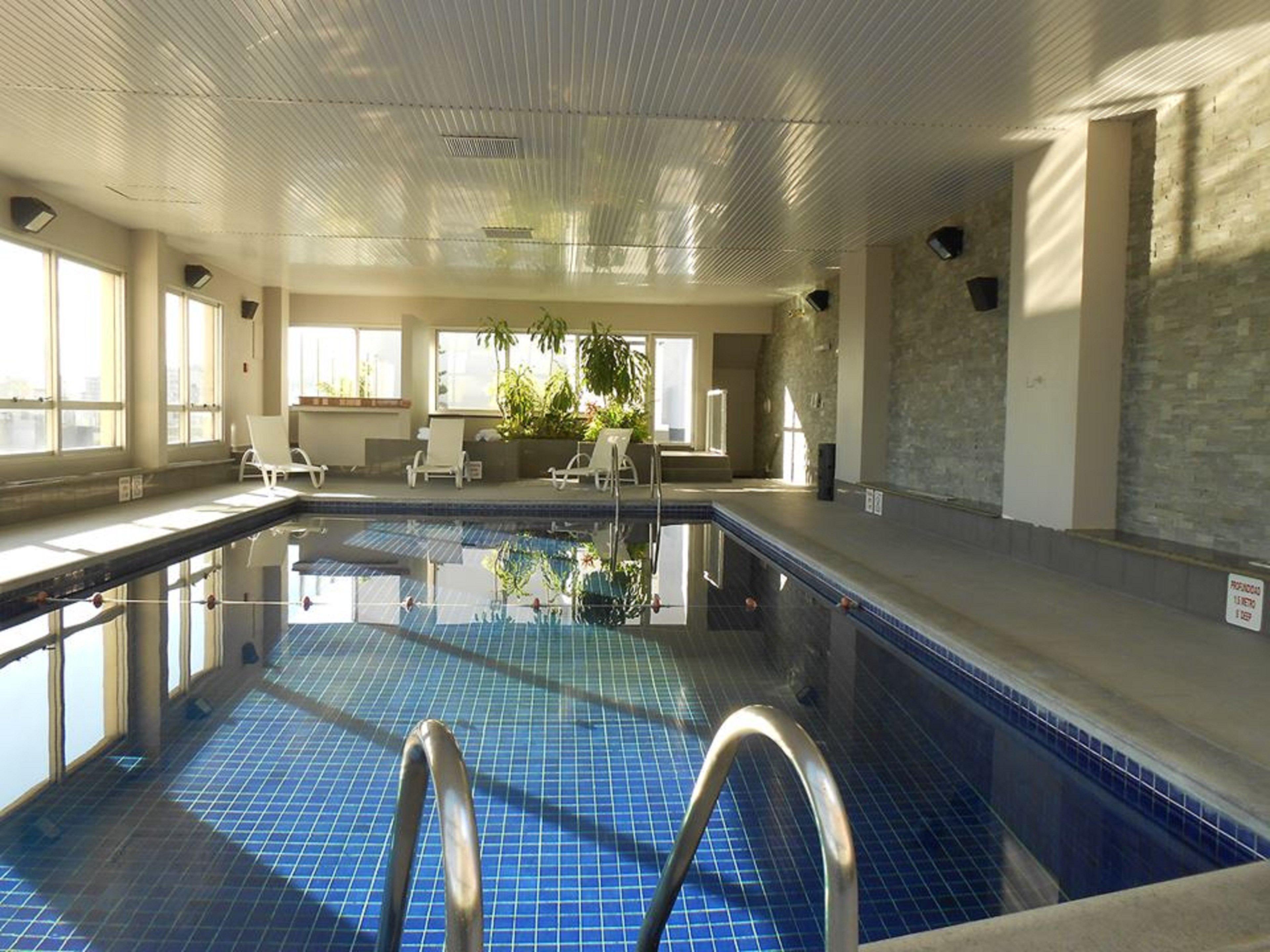 Vista Piscina Holiday Inn Montevideo by IHG