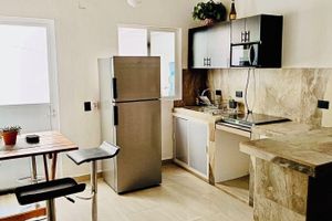 Alquiler Vacacional - Charming 1-bedroom Apartment in with Small Gated Garage-5 min drive to the Beach