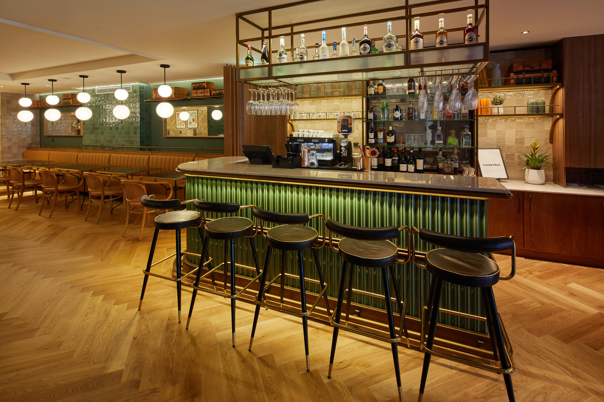 Bar/Salón Via Sants Hotel Barcelona, Tapestry Collection by Hilton