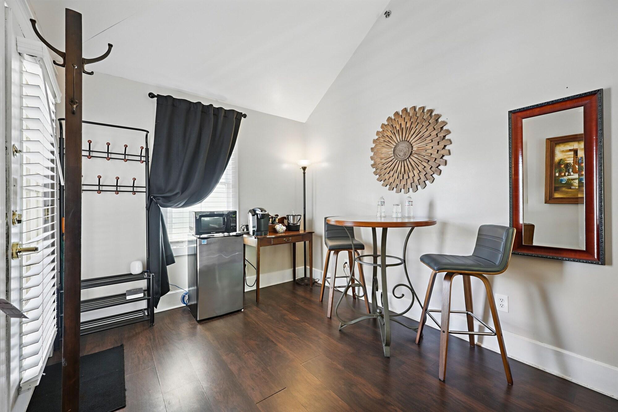 Varios Carriage Way Centennial