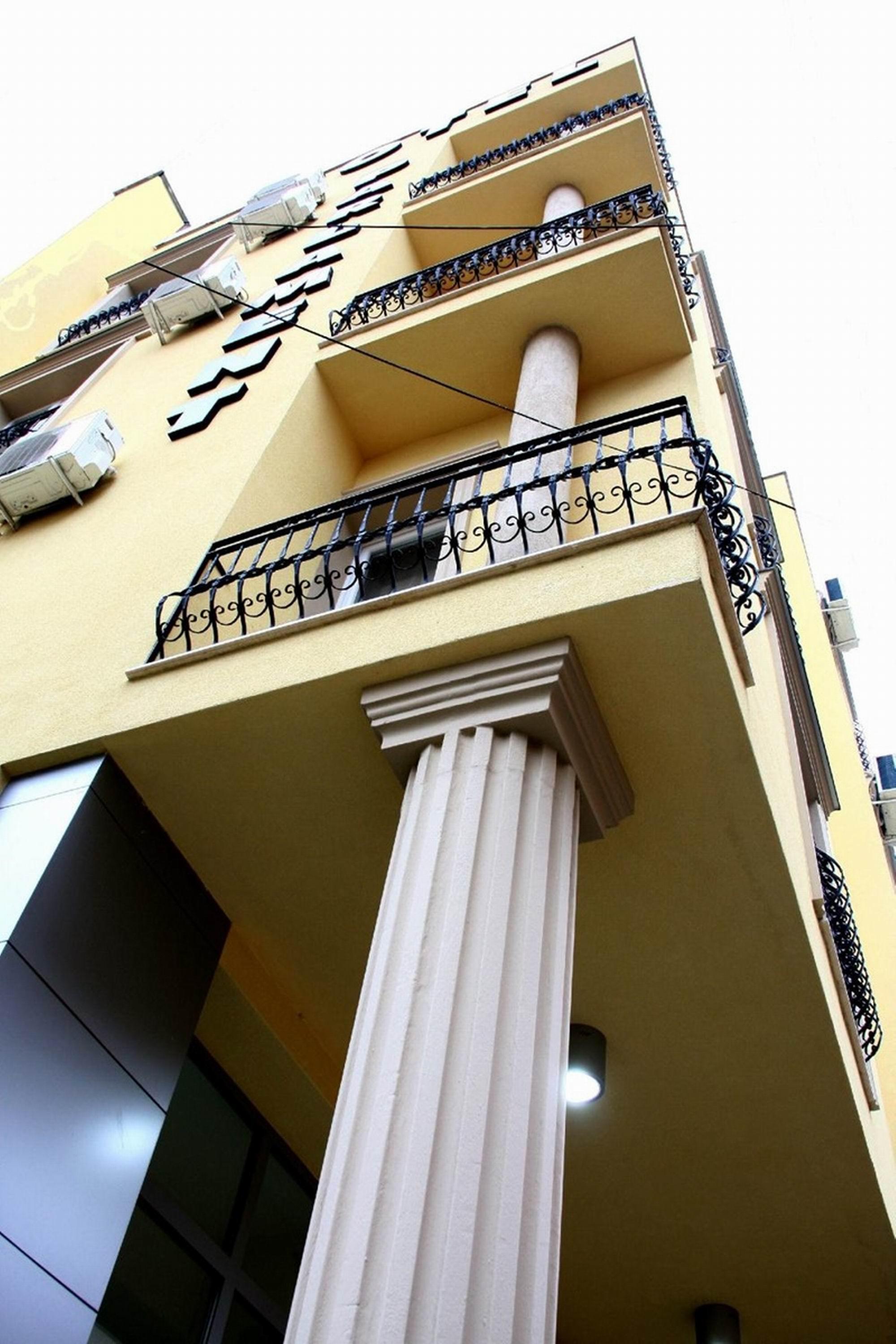 Vista Exterior Parlament Hotel