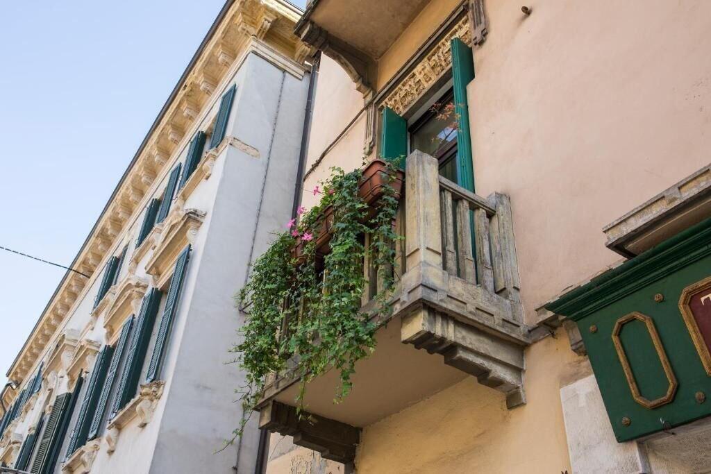 Vista Exterior Hotel al Castello