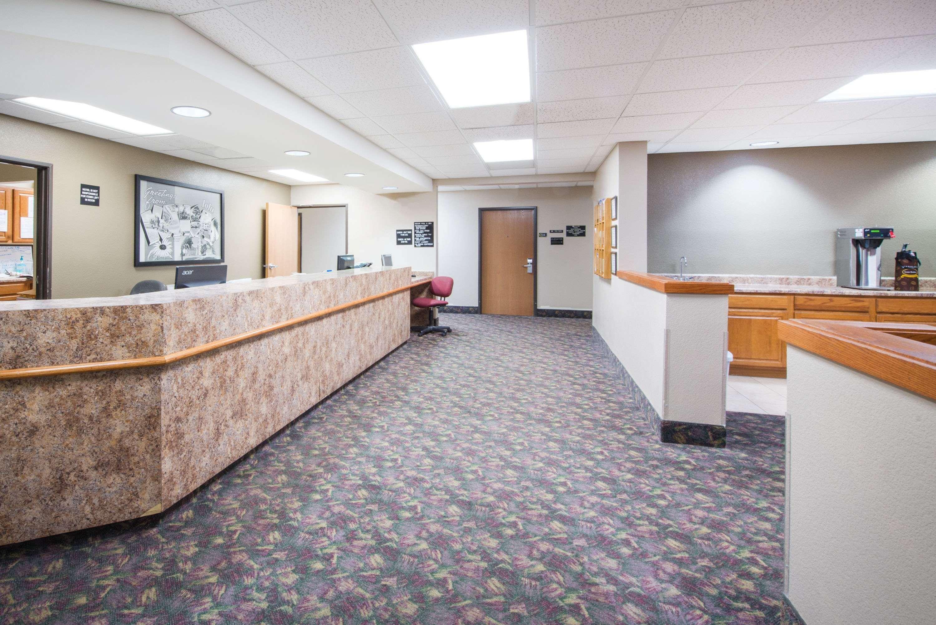 Vista Lobby Super 8 by Wyndham Iola KS