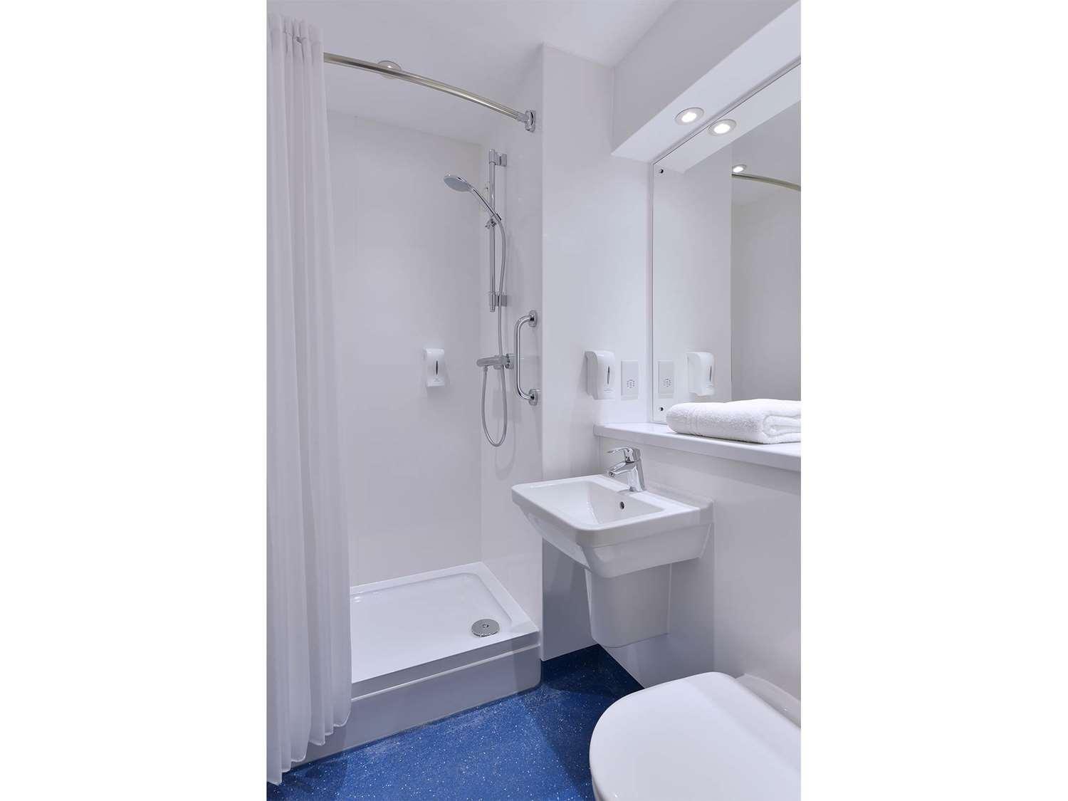 Suite go2 Dundee Camperdown Hotel