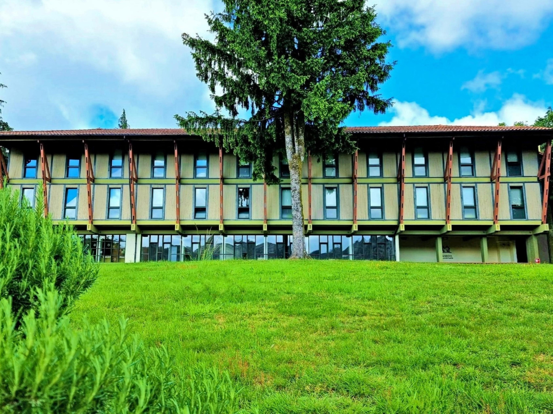 Vista Exterior Hi Geres - Pousada de Juventude