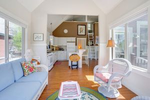 Alquiler Vacacional - Lake Access & Pools: Sun-soaked Westford Cottage!