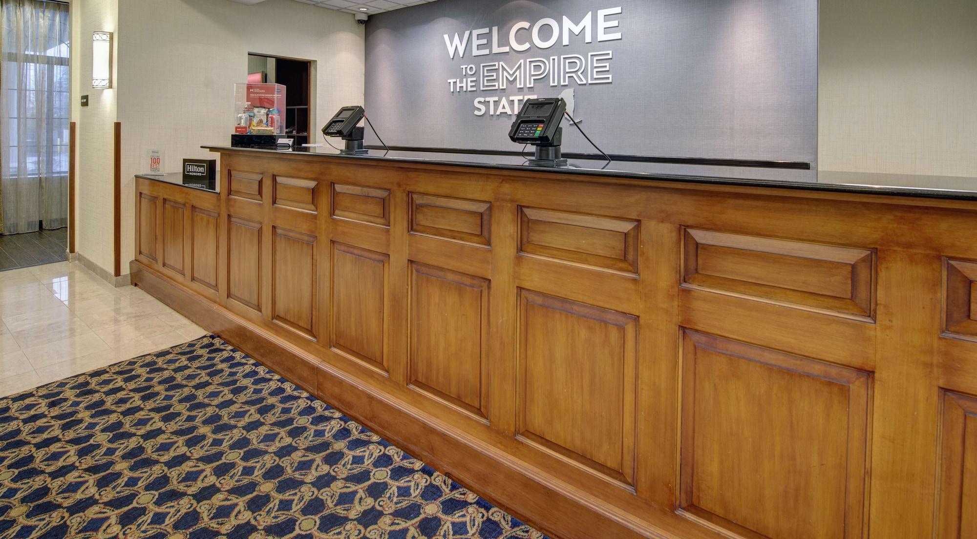 Vista Lobby Hampton Inn & Suites Rockville Centre