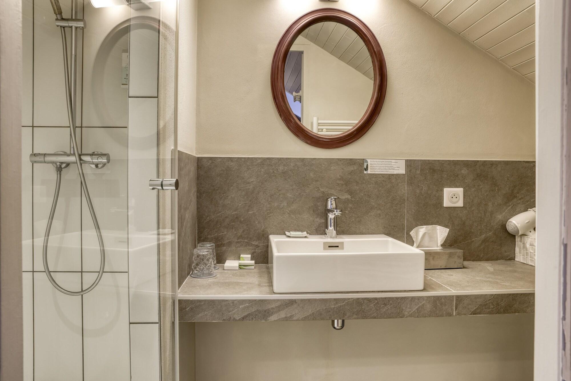 Equipamiento de Habitación La Féline Blanche