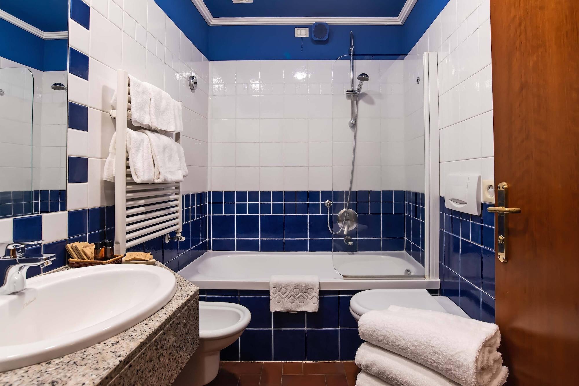 Equipamiento de Habitación Porta Faenza Hotel