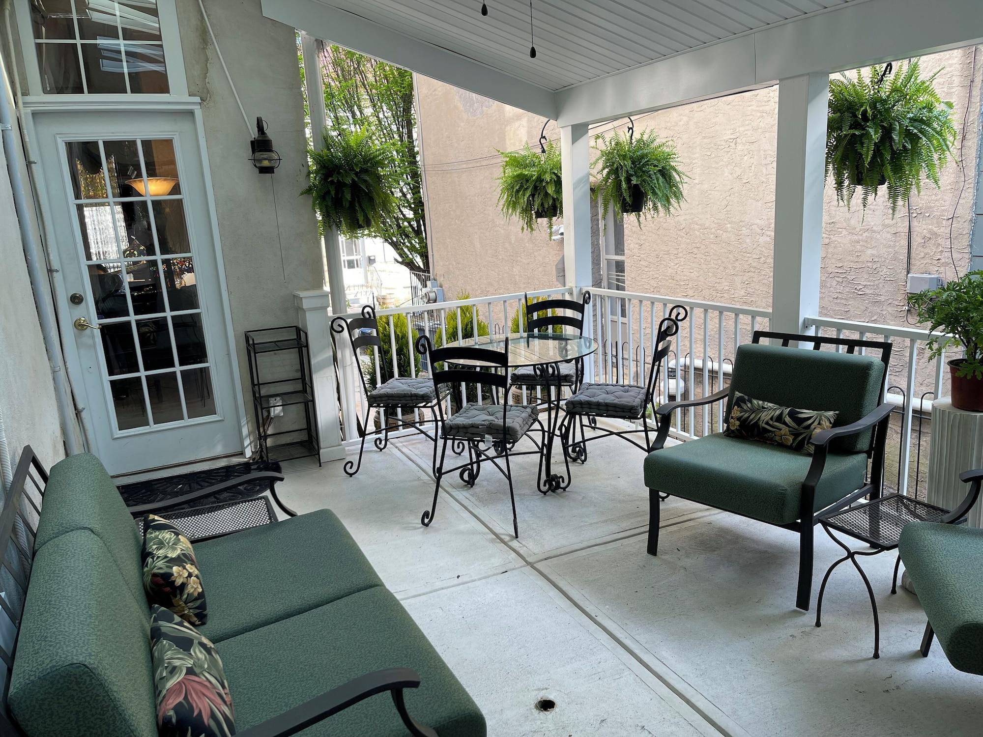 Vista Exterior Manayunk Chambers Guest House