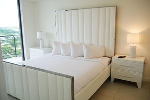 Alquiler Vacacional - Amazing Condo with Golf Course View In Downtown Doral