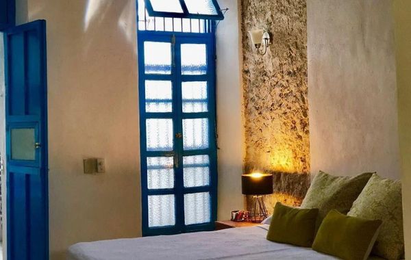 Casita de la 12 5 min a centro Campeche ideal para 2 ó 3 personas Cocina con estufa de inducción, microondas y refrigerador