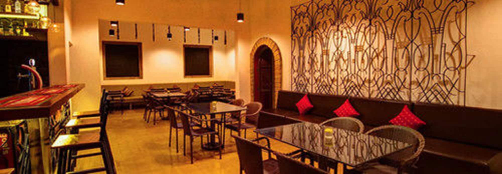 Restaurant Base Villa Phnom Penh - Hostel