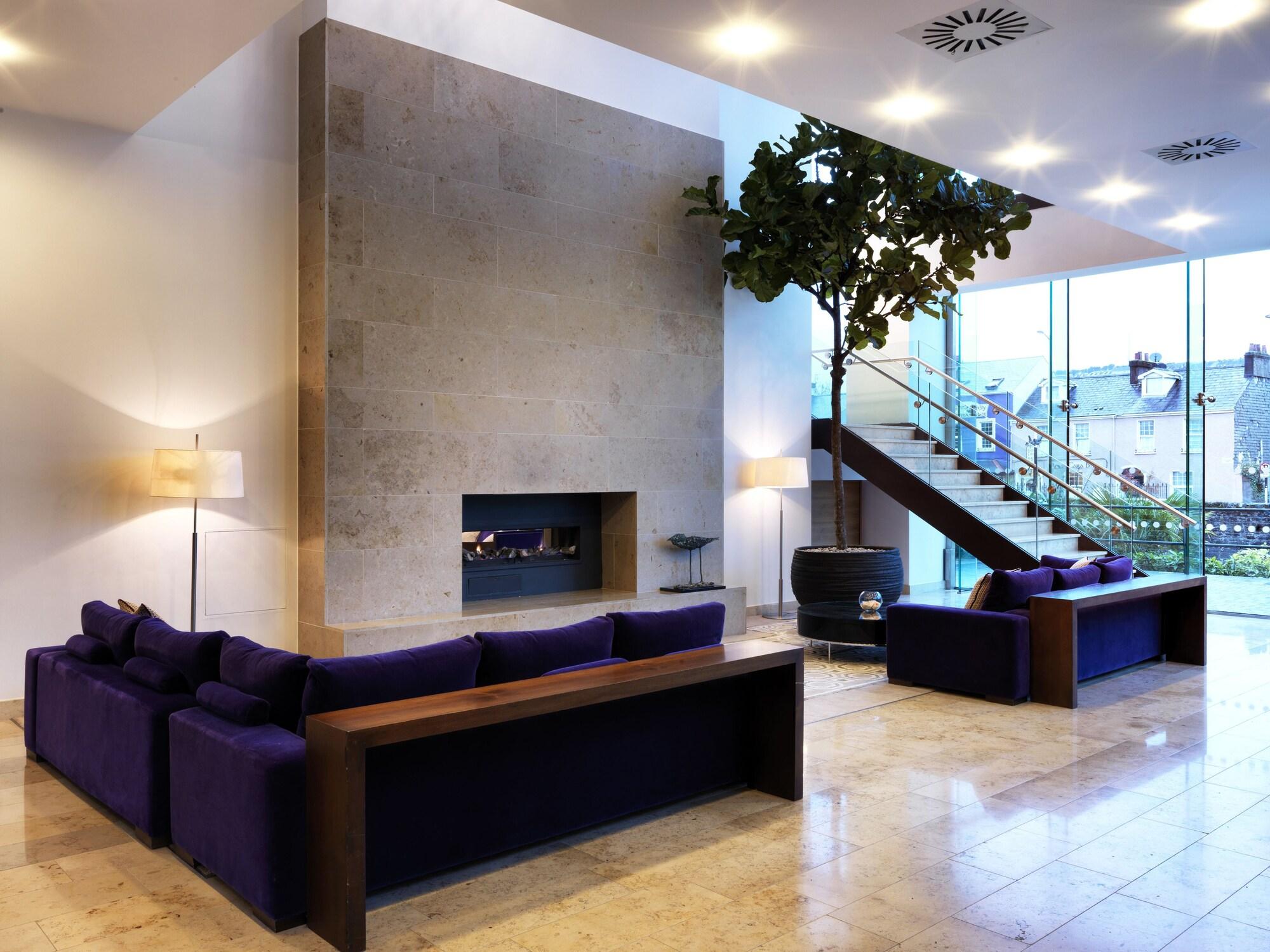 Vista Lobby The River Lee Hotel