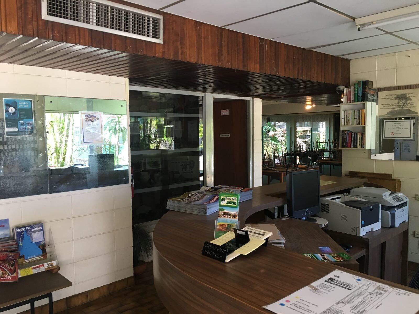 Vista Lobby Inland Oasis Motel