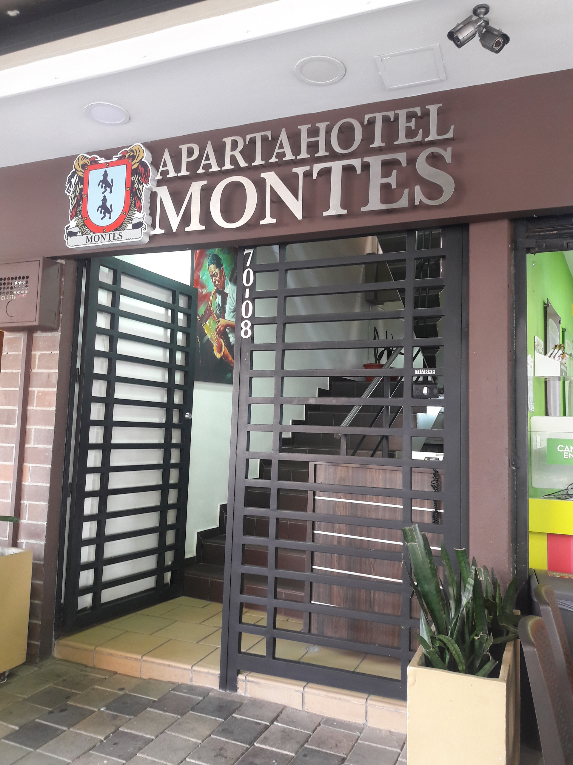 Vista Exterior Apartahotel Montes sede de la Av 70