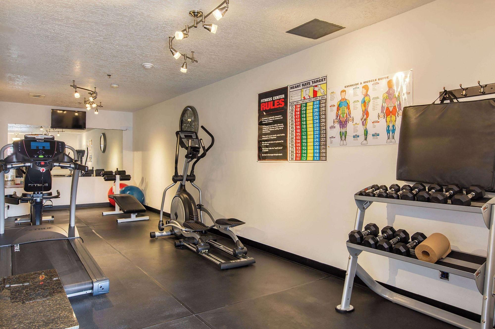 Gimnasio Sandia Peak Inn Old Town ABQ, a Howard Johnson by Wyndham