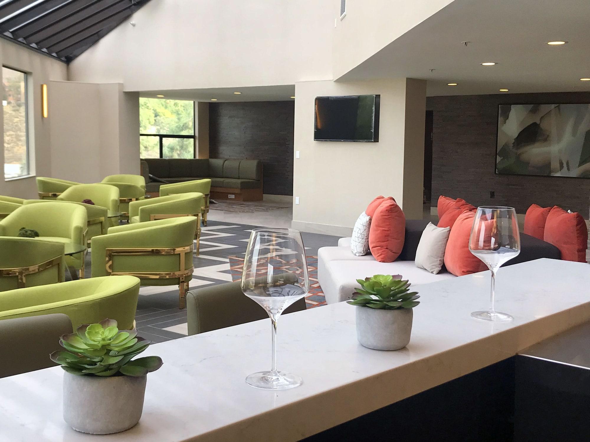 Bar/Salón DoubleTree by Hilton Pomona