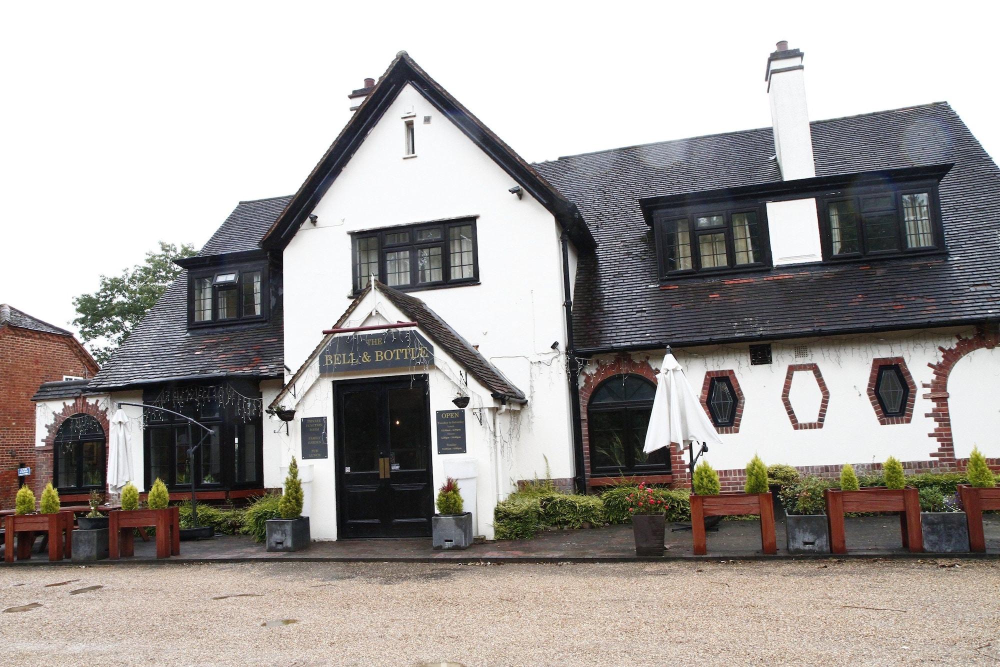 Vista Exterior The Bell and Bottle