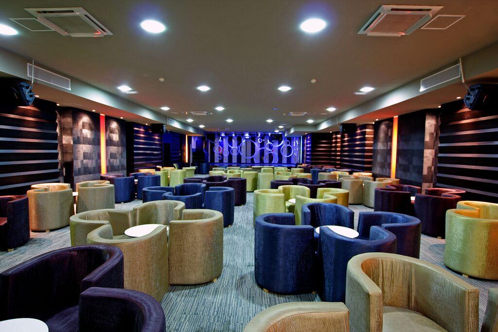 Bar/Salón CayBeach Sun