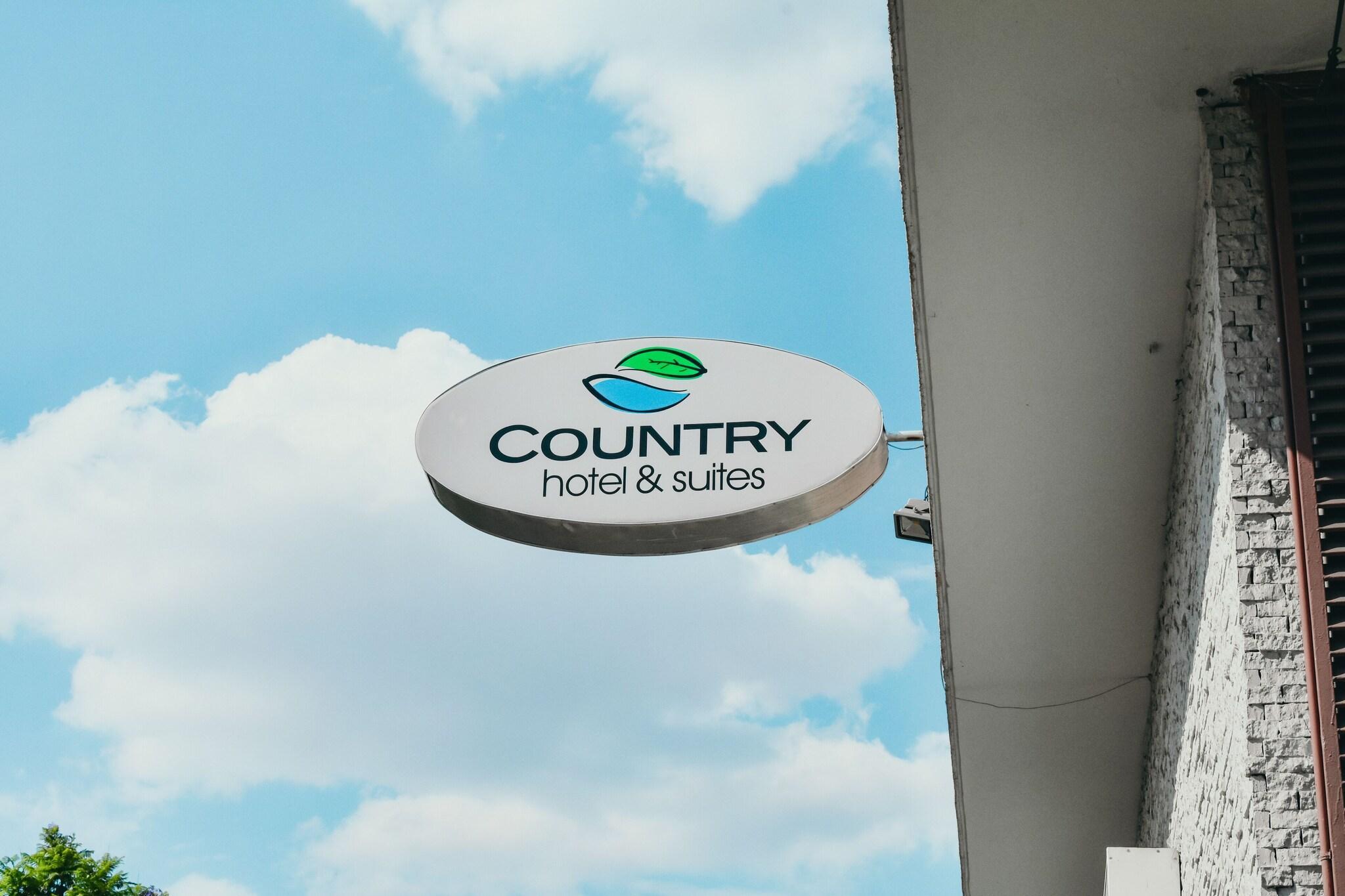 Instalaciones Recreativas Country Hotel and Suites